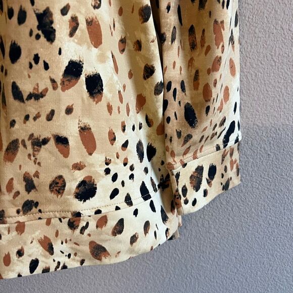 LOGO Lori Goldstein Leopard Puff Sleeve Top - Picture 3 of 7